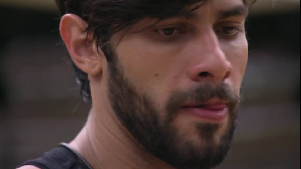 Renan se revolta com postura dos confinados: ‘Só tenho pena’