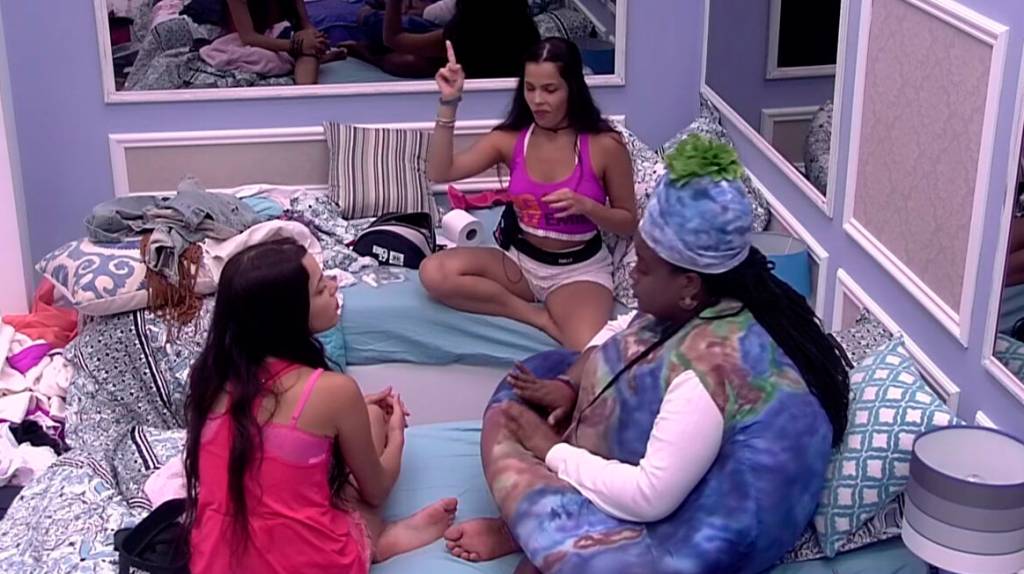 roberta-terra-conversa-com-mayla-bbb17