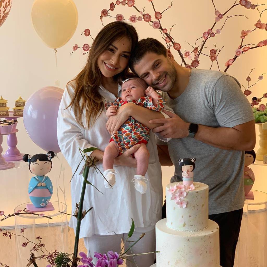 Sabrina Sato e Duda Nagle celebram o 1º mês de vida de Zoe