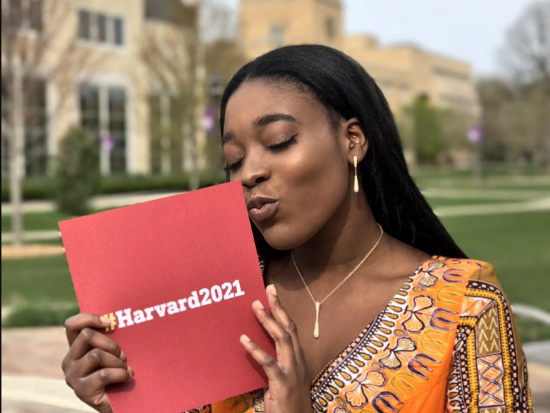 Boy pra quê? Ela vai à formatura com a matrícula de Harvard