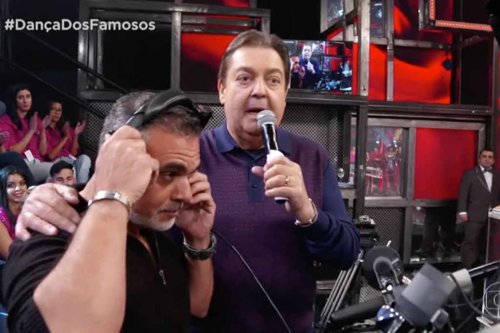 Faustão explicou por que a imagem estava tão ~estranha~ no Domingão