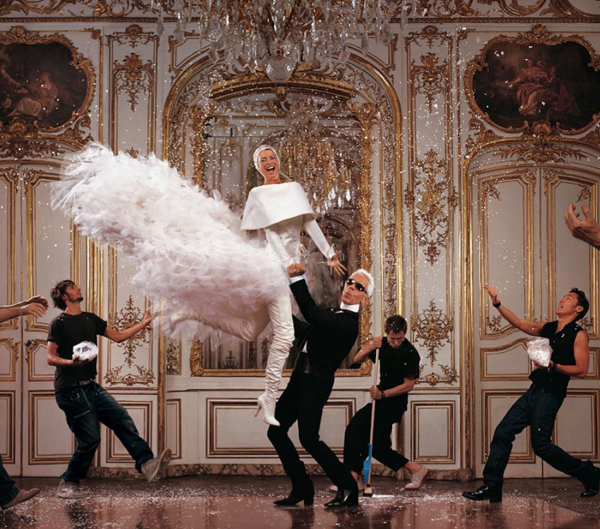 Personalidades da moda homenageiam Karl Lagerfeld nas redes sociais