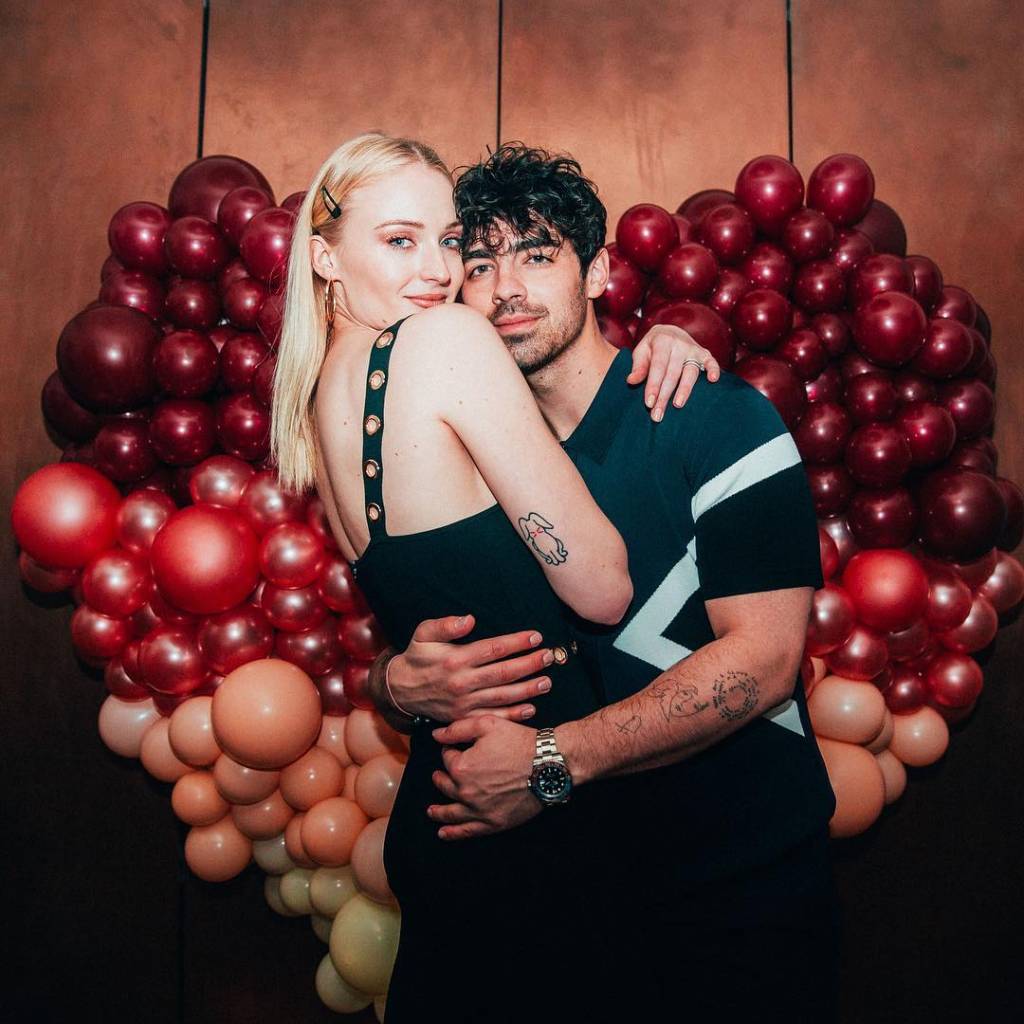Sophie Turner, a Sansa Stark, se casou com Joe Jonas em cerimônia discreta