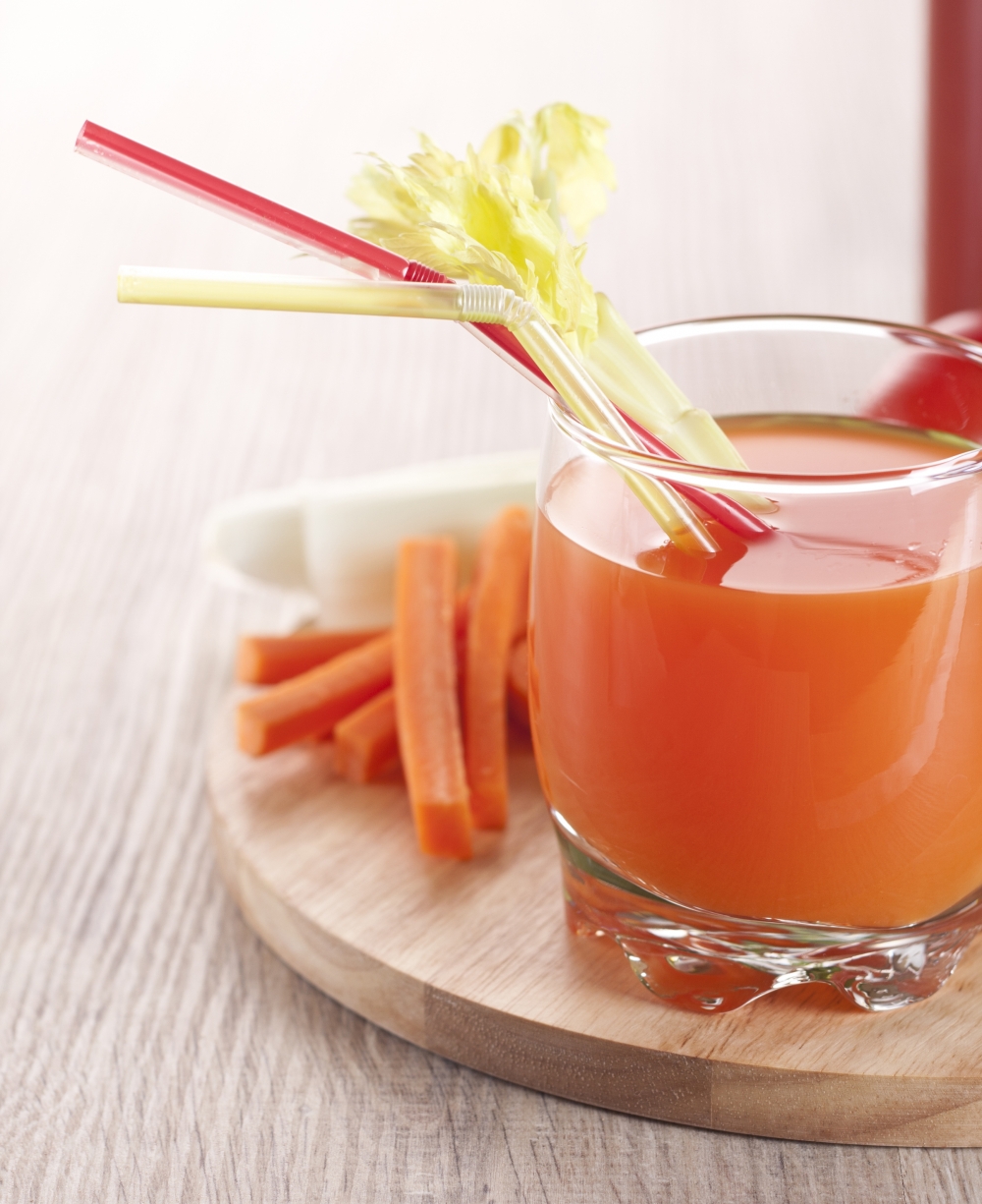Suco de laranja, cenoura e maracujá com gengibre