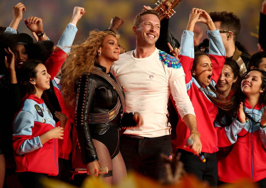 Coldplay, Beyoncé, Bruno Mars e Lady Gaga arrasam no Super Bowl