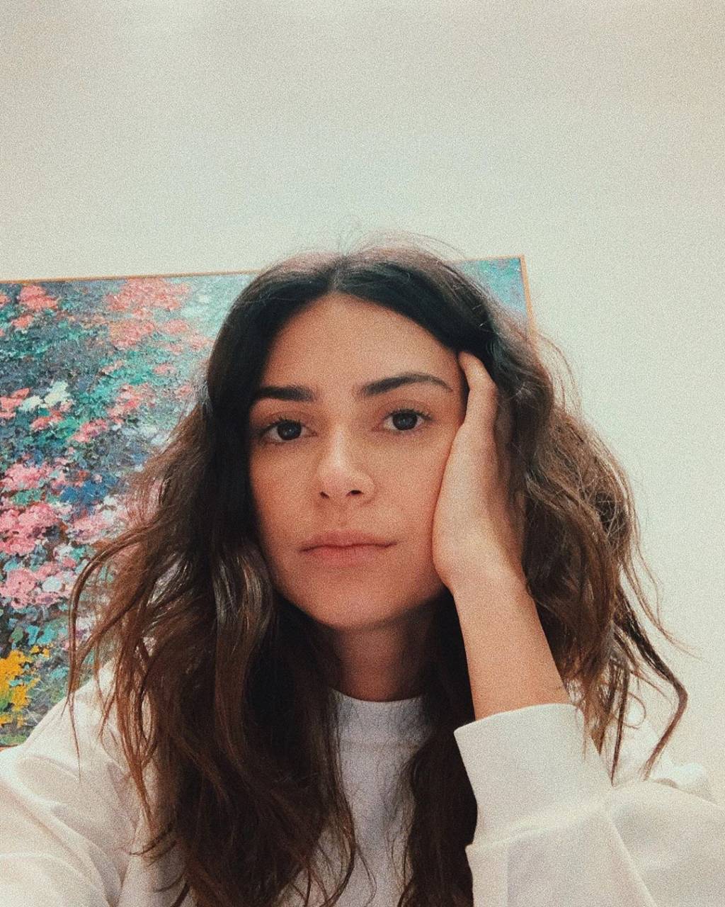 Chiquíssima, Thaila Ayala arrasa demais no vestido de pré-casamento