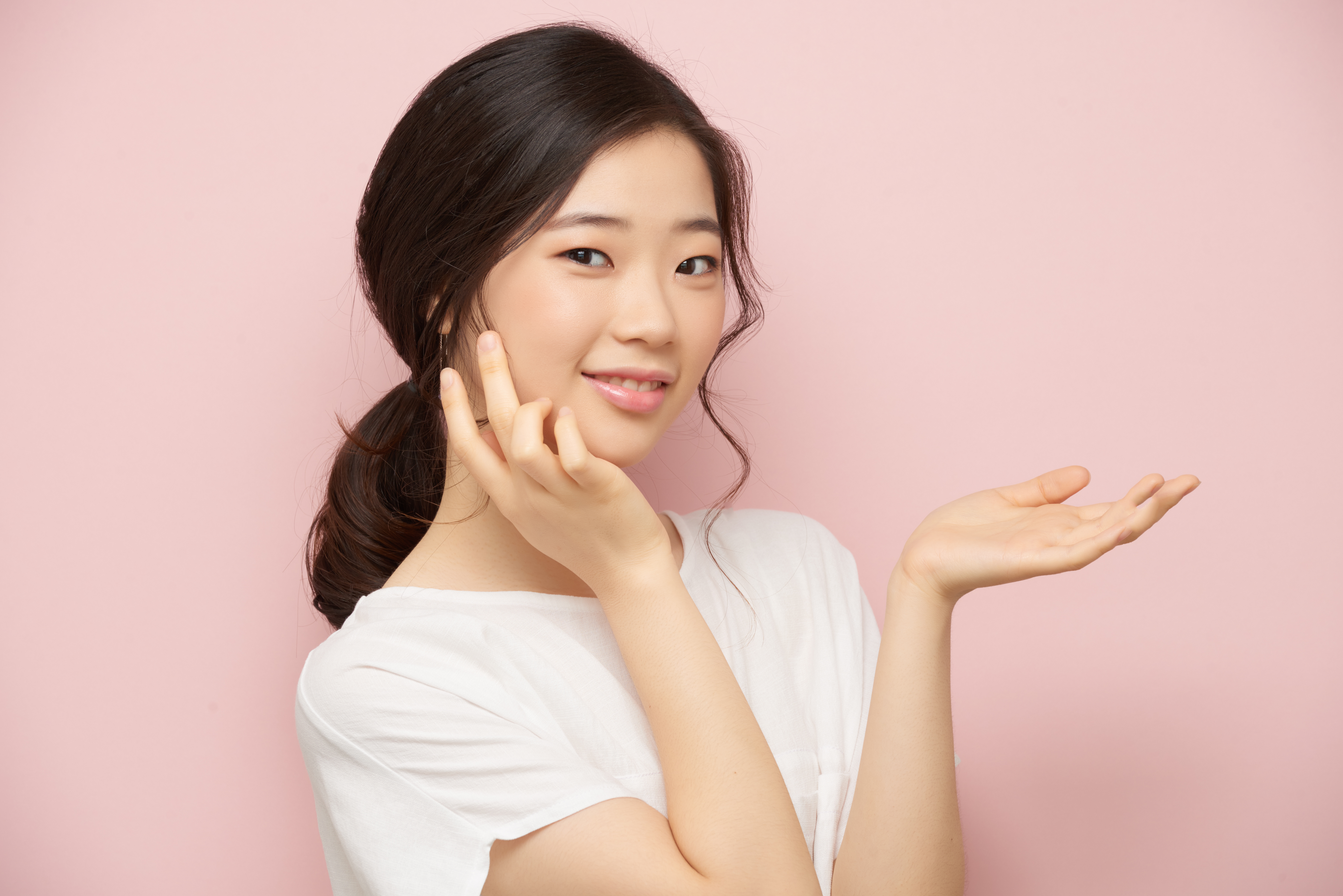 Applying face lotion