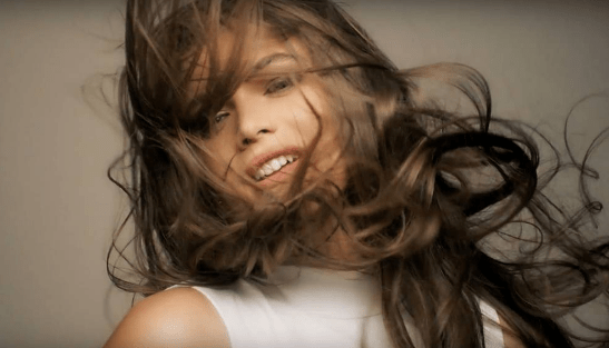 L’Oréal anuncia a modelo trans Valentina Sampaio como nova porta-voz