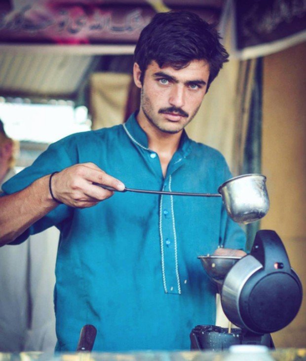 Fotógrafa descobre vendedor de chá paquistanês e ele vira modelo