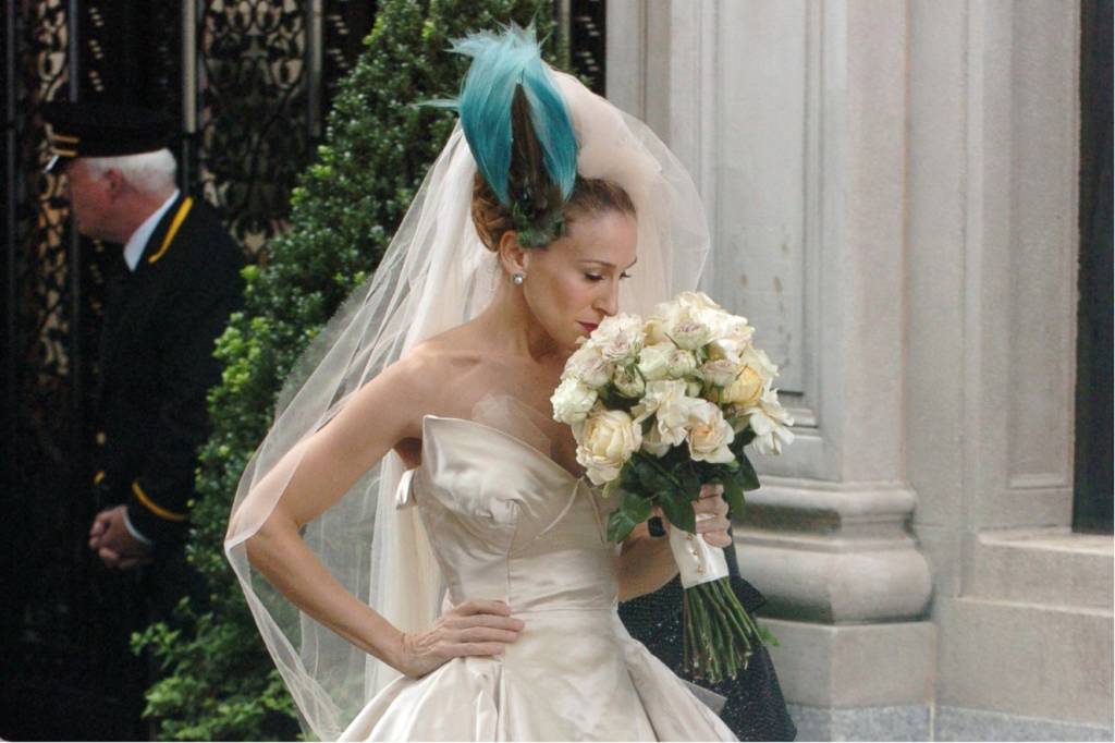Lembra do vestido de noiva da Carrie Bradshaw? Ele ganhou uma homenagem