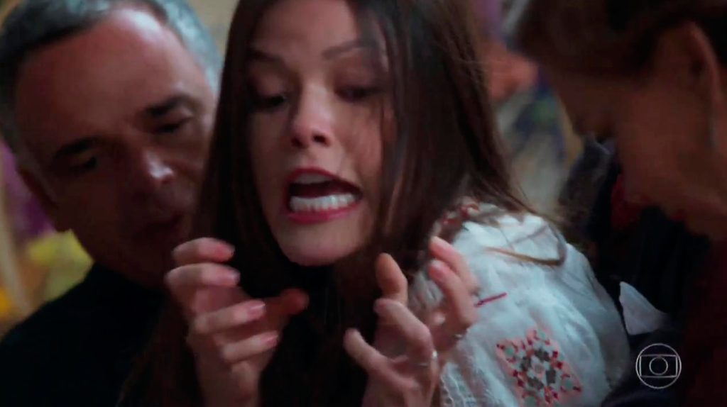 Vitória Strada rouba a cena durante surto de Cris em ‘Espelho da Vida’