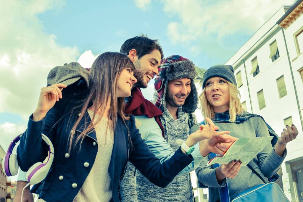 Empresa contrata jovens para volta ao mundo com tudo pago