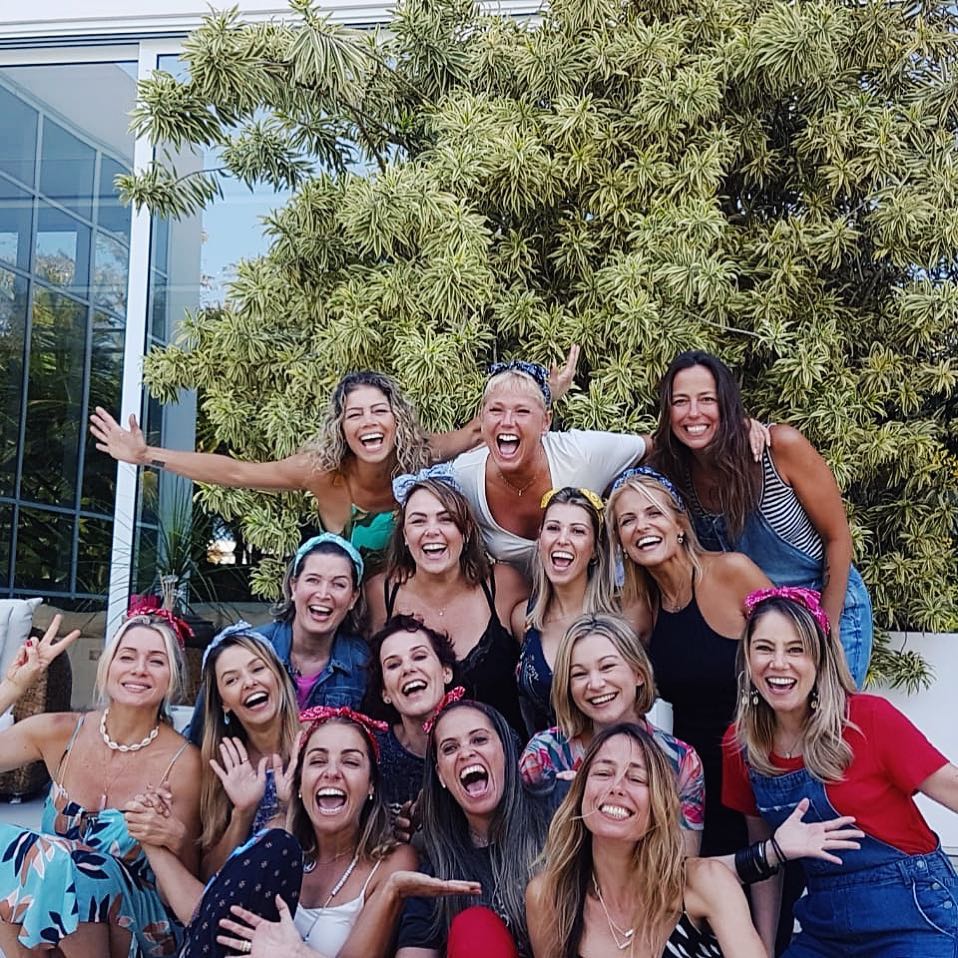 Eternas paquitas se reúnem na casa de Xuxa para amigo (e inimigo) secreto