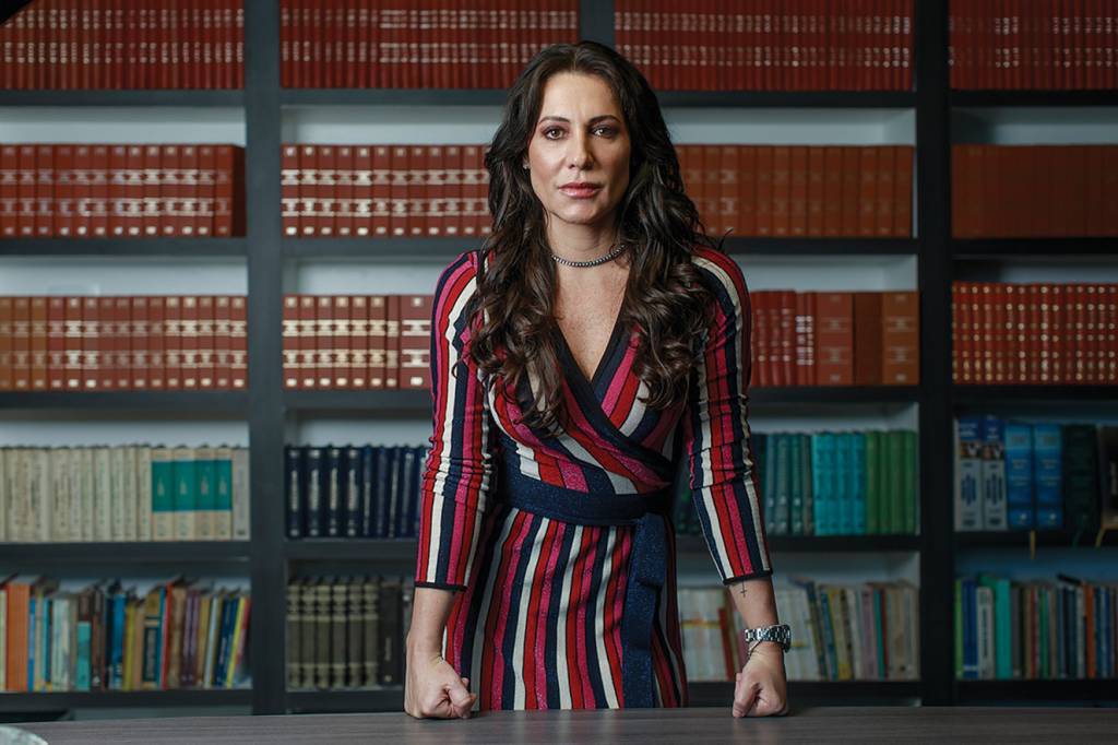 A promotora Gabriela Manssur ressalta a importância da Lei Maria da Penha