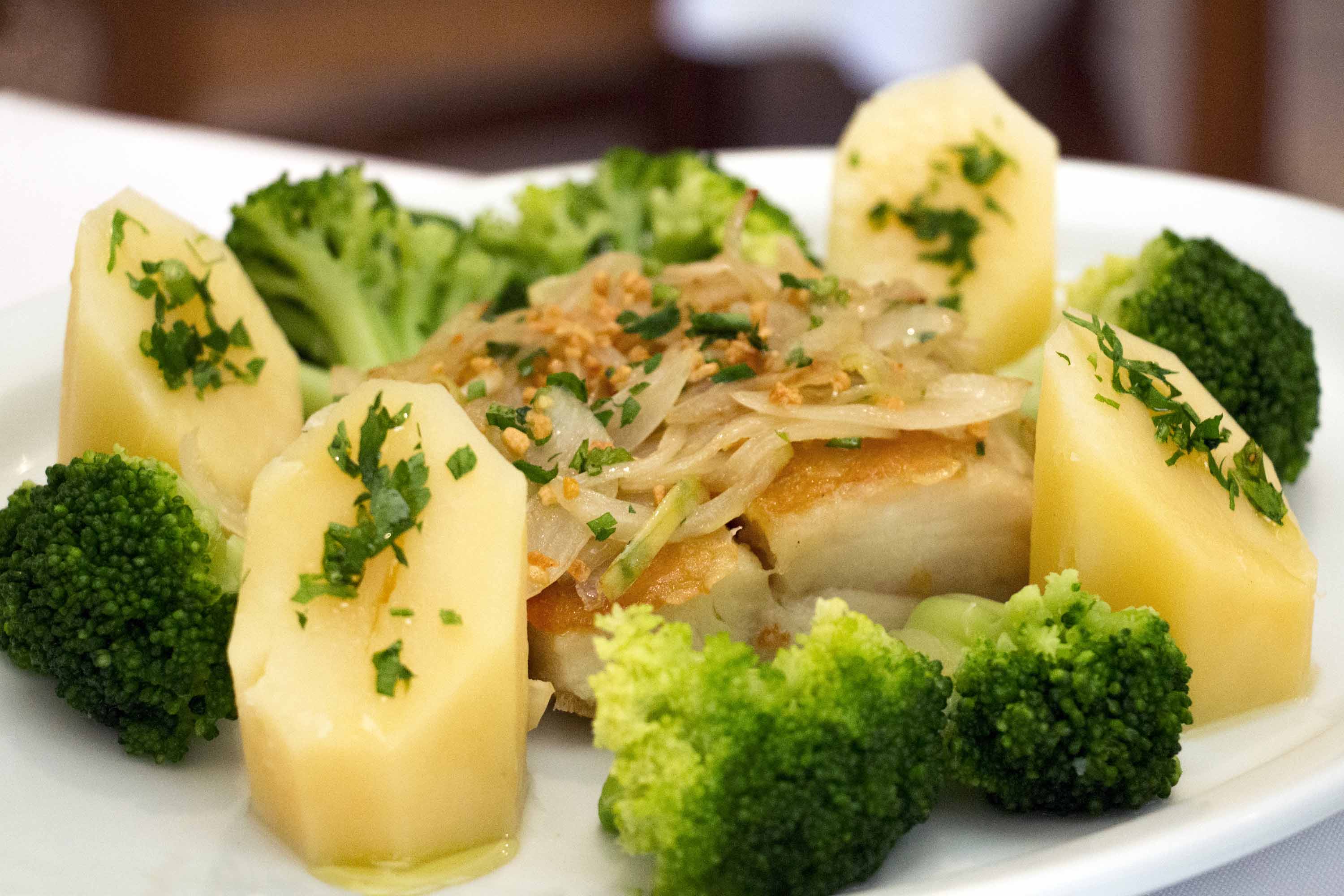 bacalhau-grelhado-com-brocolis