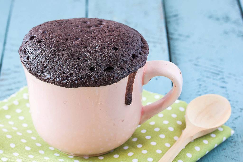 Bolo integral de chocolate de caneca
