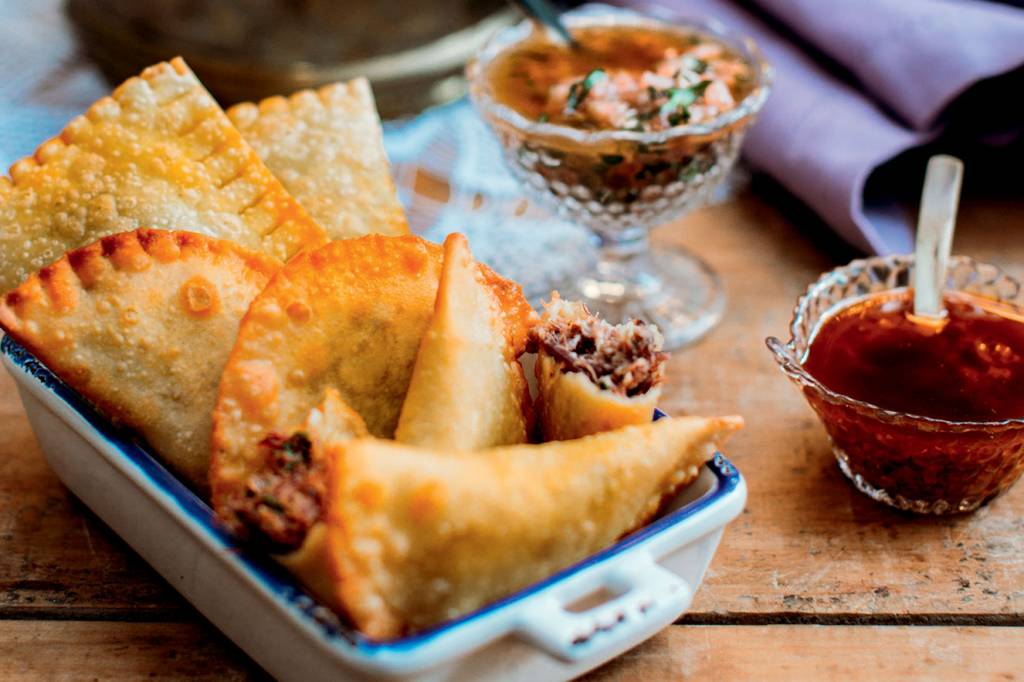 Pastelzinho de carne-seca com Catupiry