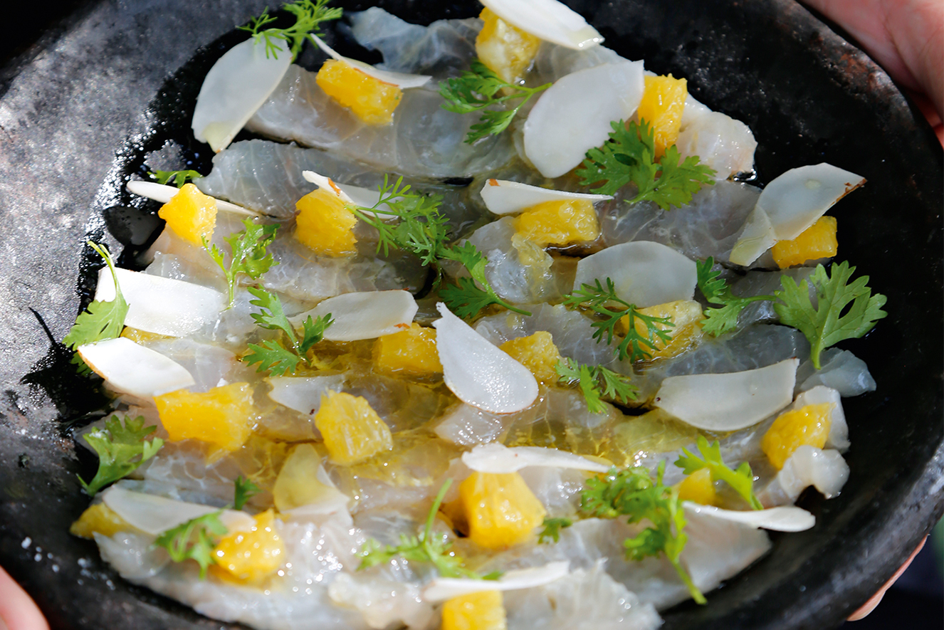 crudo de camurim com castanha-do-pará