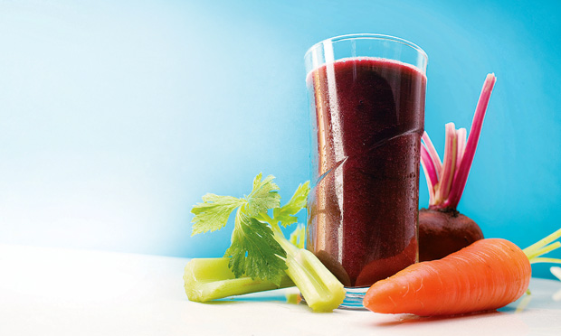Suco de beterraba, cenoura, salsão e erva-doce