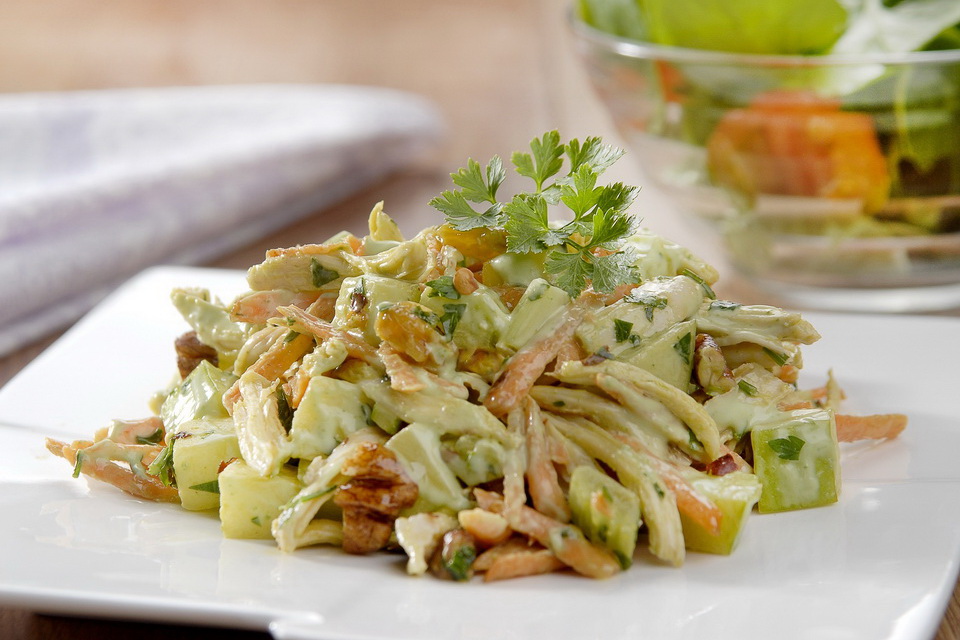 Salpicão de frango com maionese de rúcula