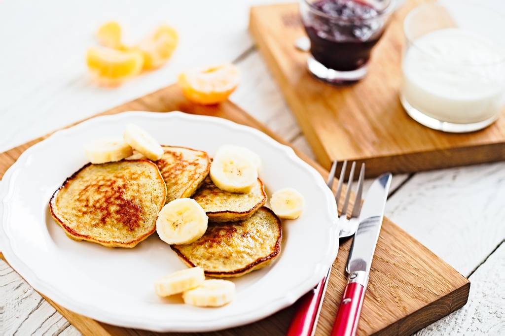 Panqueca proteica de aveia, banana e canela