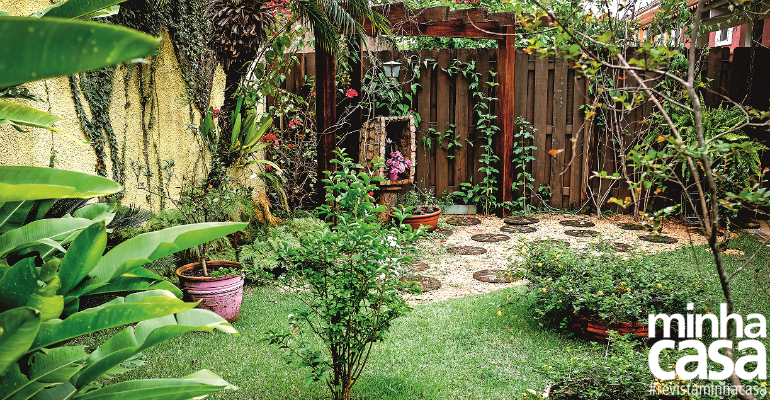 Um quintal para desfrutar das flores e cultivar a fé