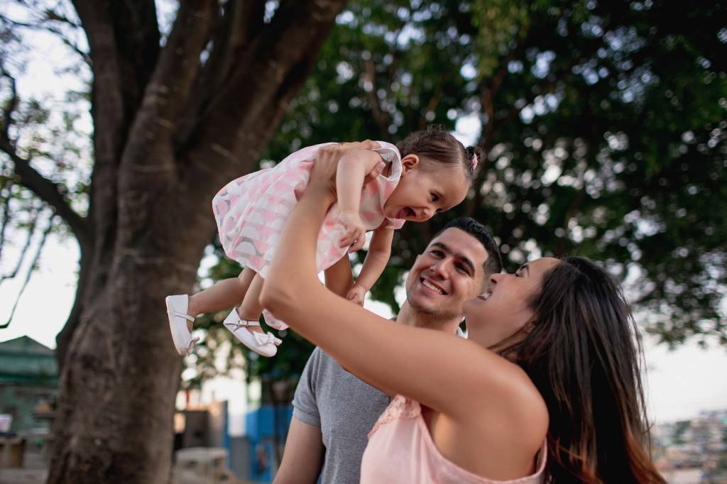 Espanha iguala períodos da licença-maternidade e paternidade