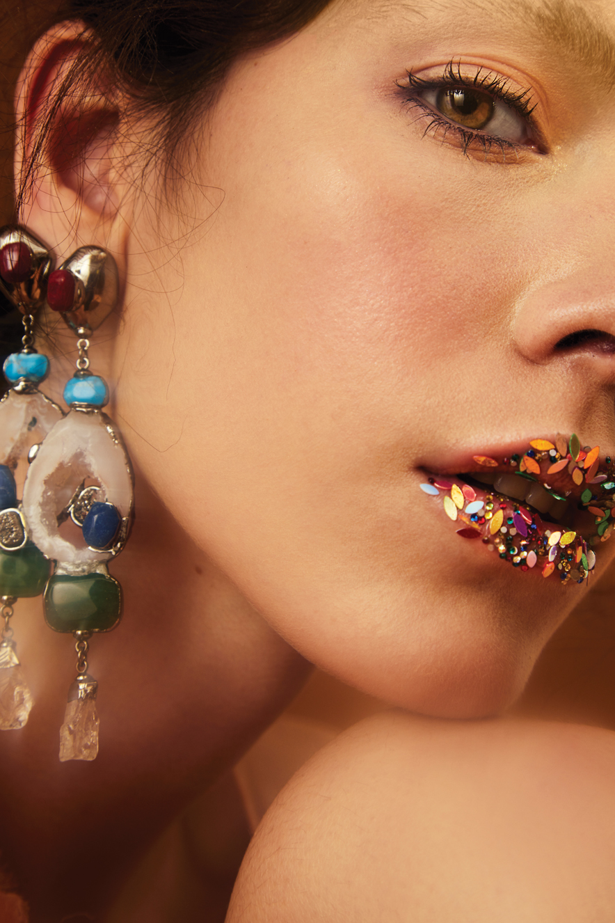 make-colorida-aplicacao-labios