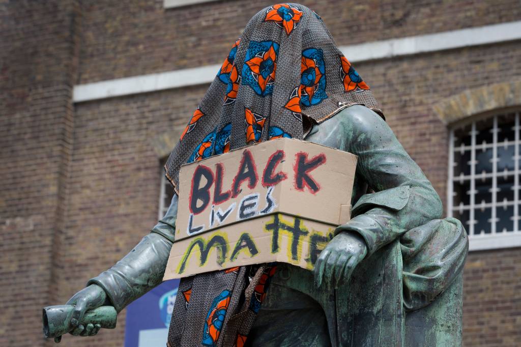 Prefeito de Londres afirma que vai retirar estátuas de escravagistas