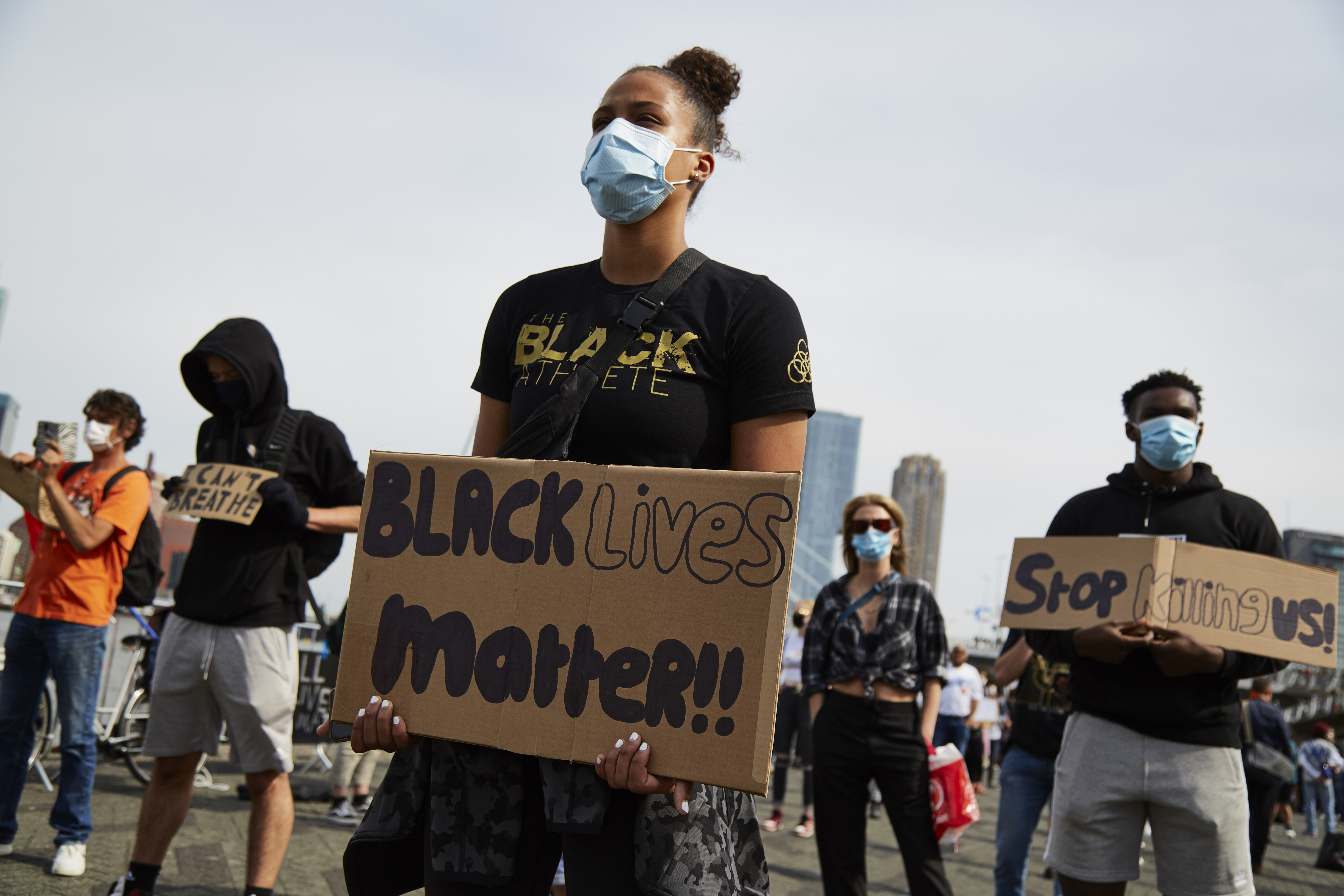 Racismo deve ser combatido com ações diárias, diz escritora Juliana Borges
