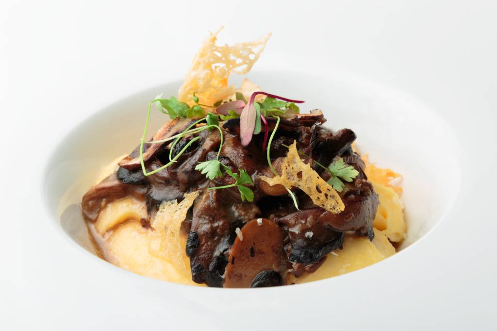 Polenta cremosa com ragu de cogumelos – Claudia Krauspenhar Polenta cremosa com ragu de cogumelos - Claudia Krauspenhar