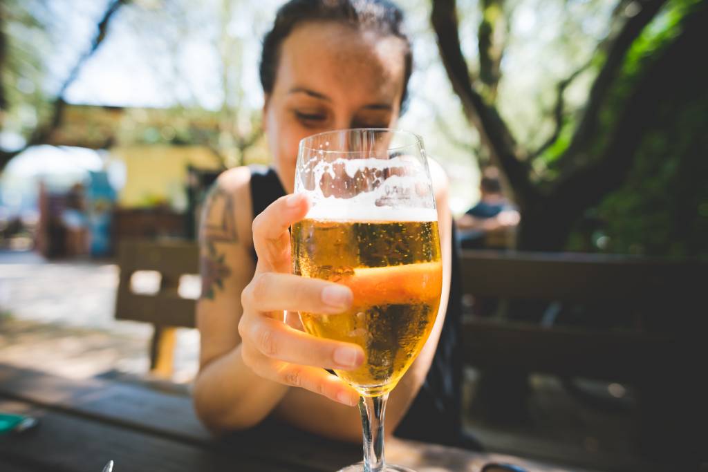 Cerveja é feminina no nome e na origem
