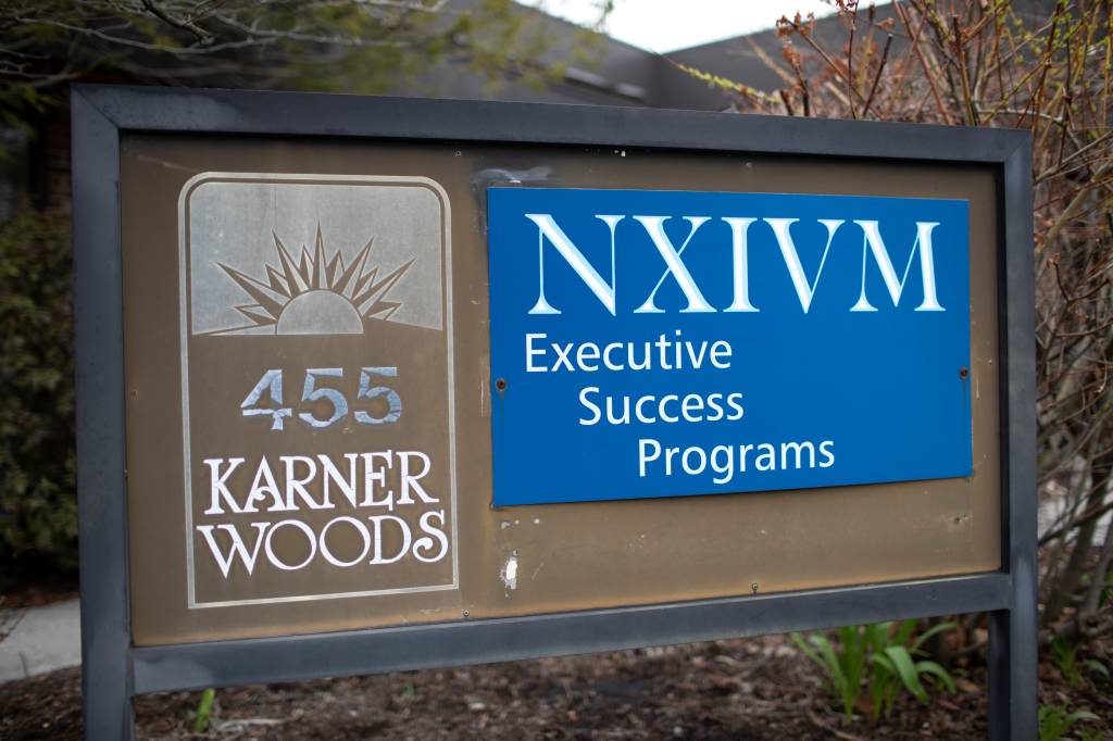 A sede da NXIVM, onde Keith Raniere recrutava as escravas sexuais