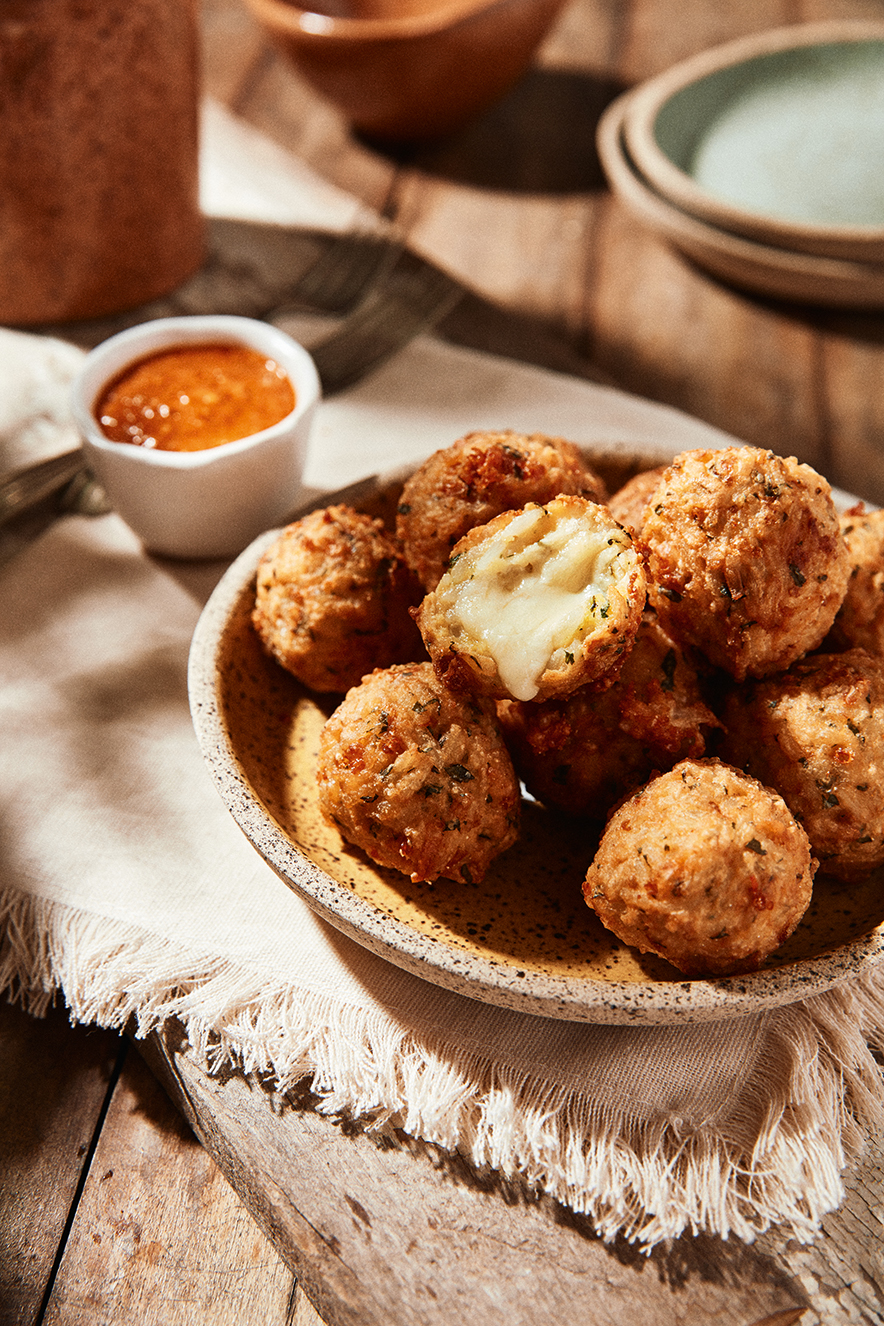Bolinho de arroz com requeijão de corte
