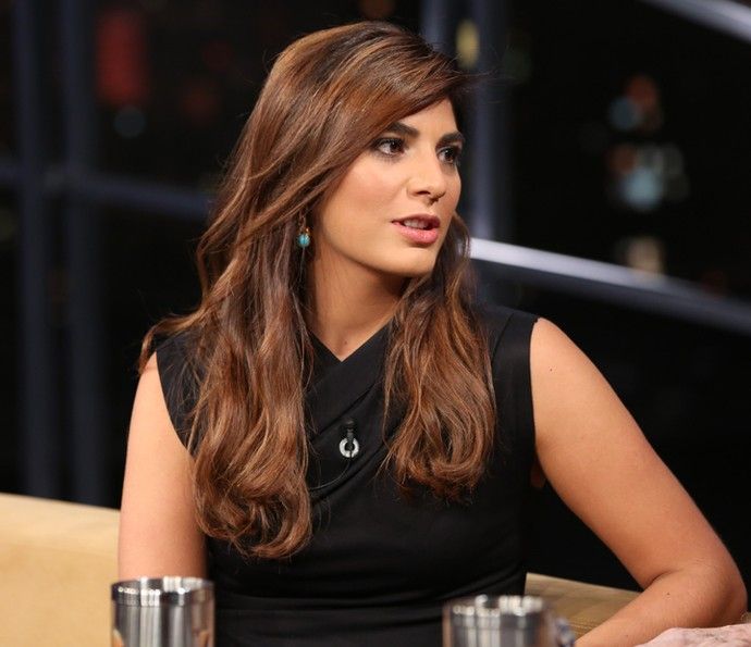 Andréia Sadi tem gravidez de gêmeos revelada em gafe ao vivo