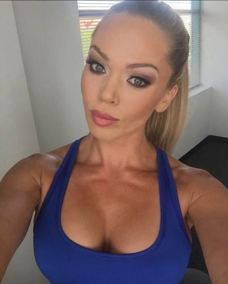 Ex-modelo Loni Willison é flagrada vasculhando lixo na Califórnia