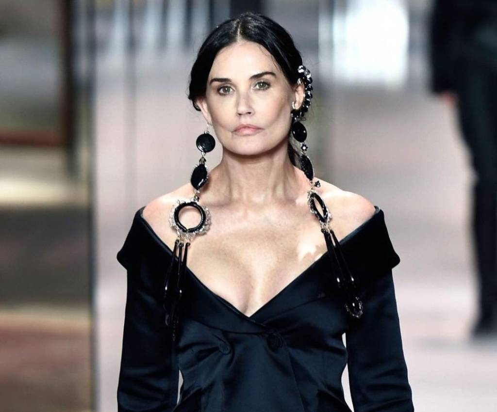 Fendi leva Kate Moss, Demi Moore e Naomi Campbell à PFW