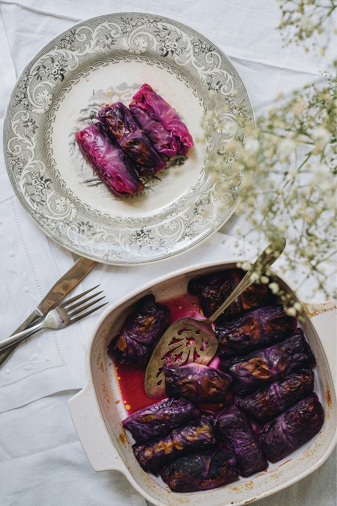 Charutinho de repolho roxo com recheio de mjadra