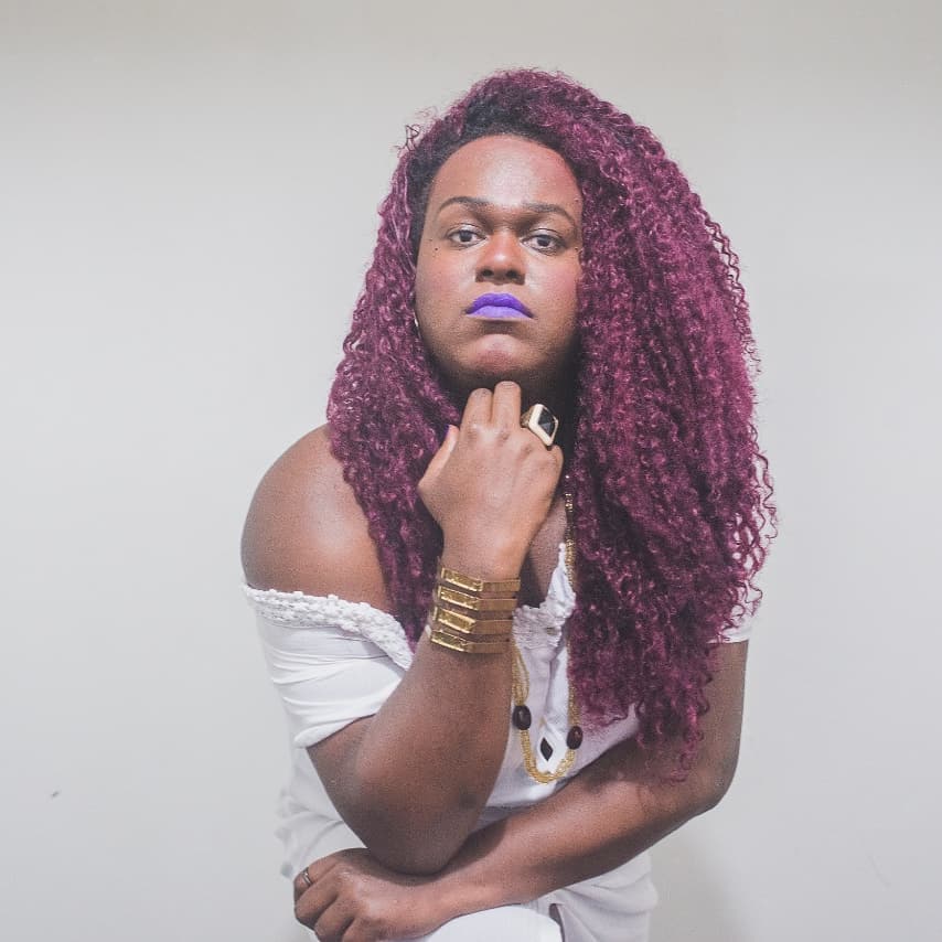 Após sofrer ameaça de morte, vereadora trans de Niterói deixa o Brasil