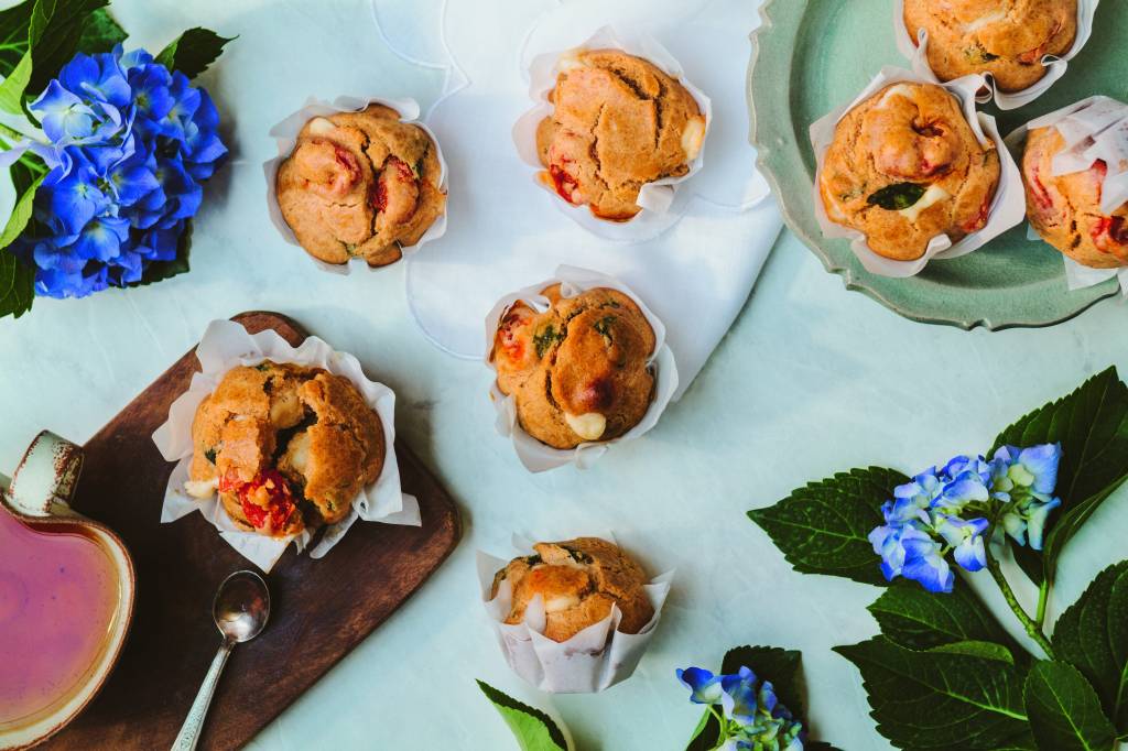 Muffin de tomate assado com queijo de cabra