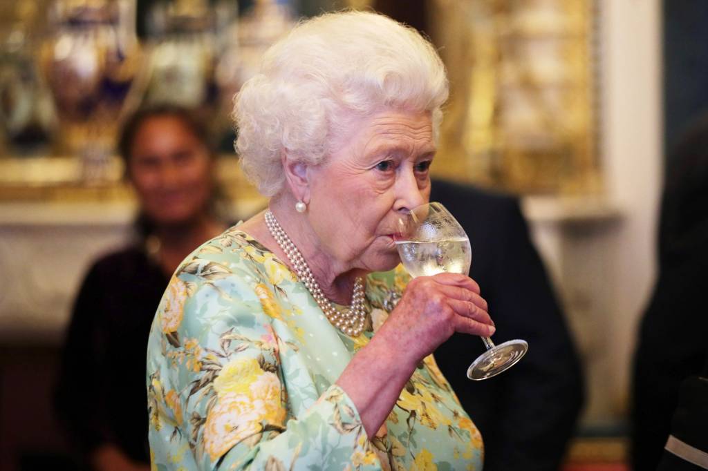 Como assim? Rainha Elizabeth terá sua própria marca de cerveja