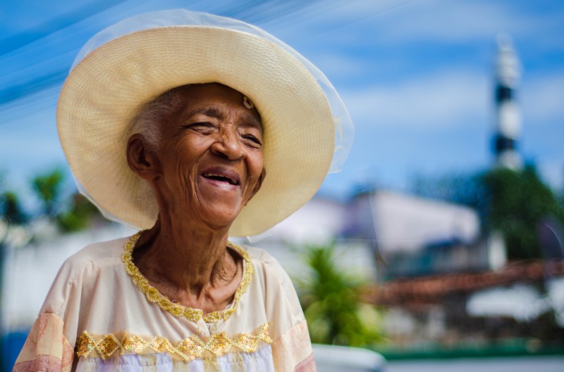 Esta vovó pernambucana domina o ritmo coco e as danças de roda