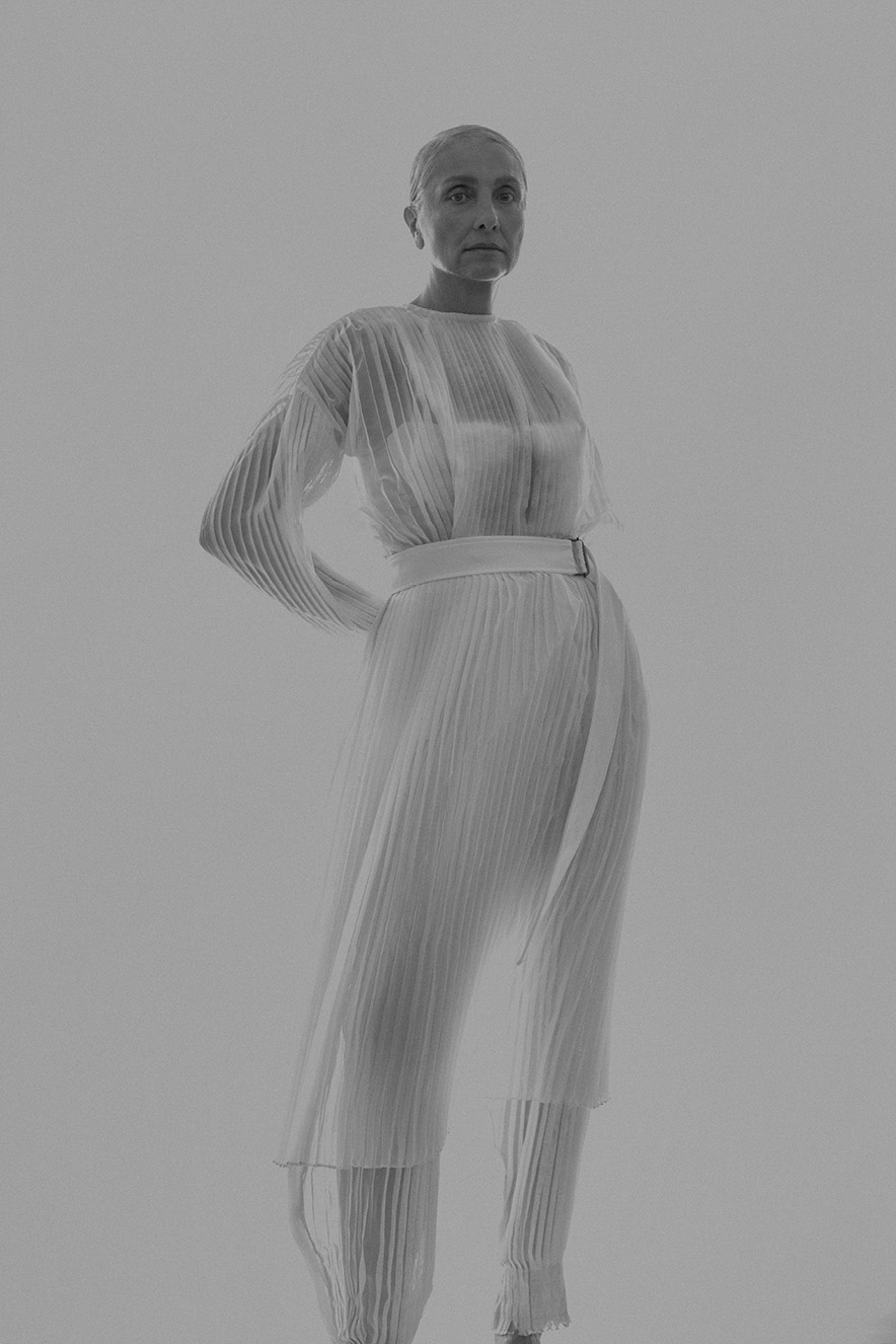 Modelo usando roupas oversized