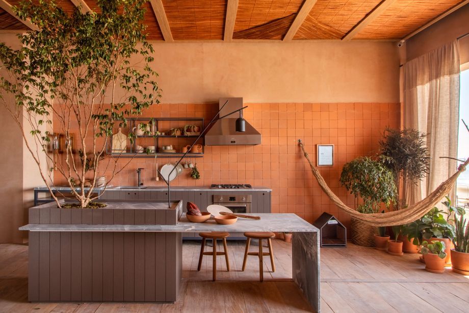 2- toca-arquitetura_estc3badio-elc3a3_casacor-rio-2019-andre-nazareth Decoração com tons terrosos