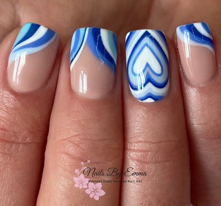 @nailsbyemmaleeds Y2K Bubble Heart Manicure