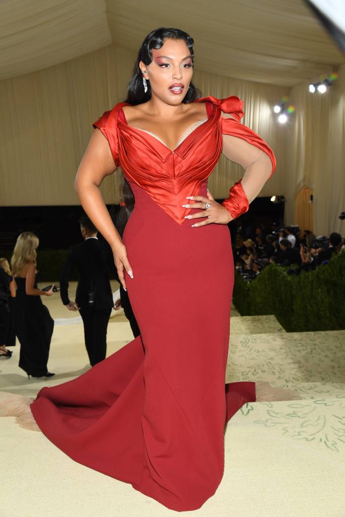 Look vermelho longo Met Gala 2021