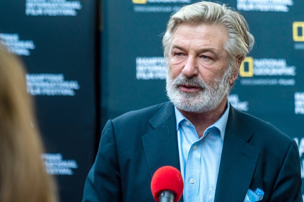 “Choque e tristeza”: Alec Baldwin se pronuncia sobre acidente em set