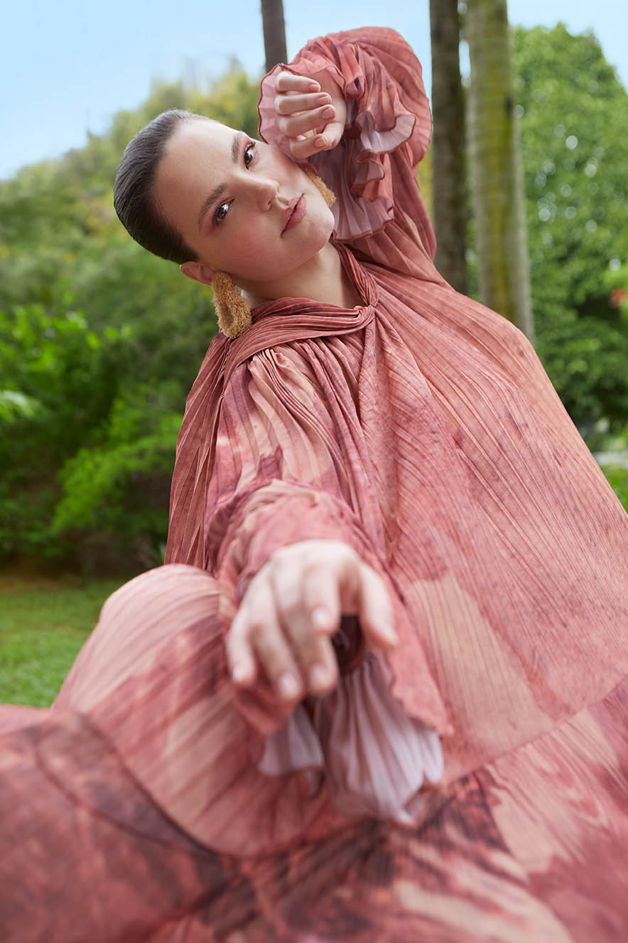 MODA REMAKE4 modelo com look rosa