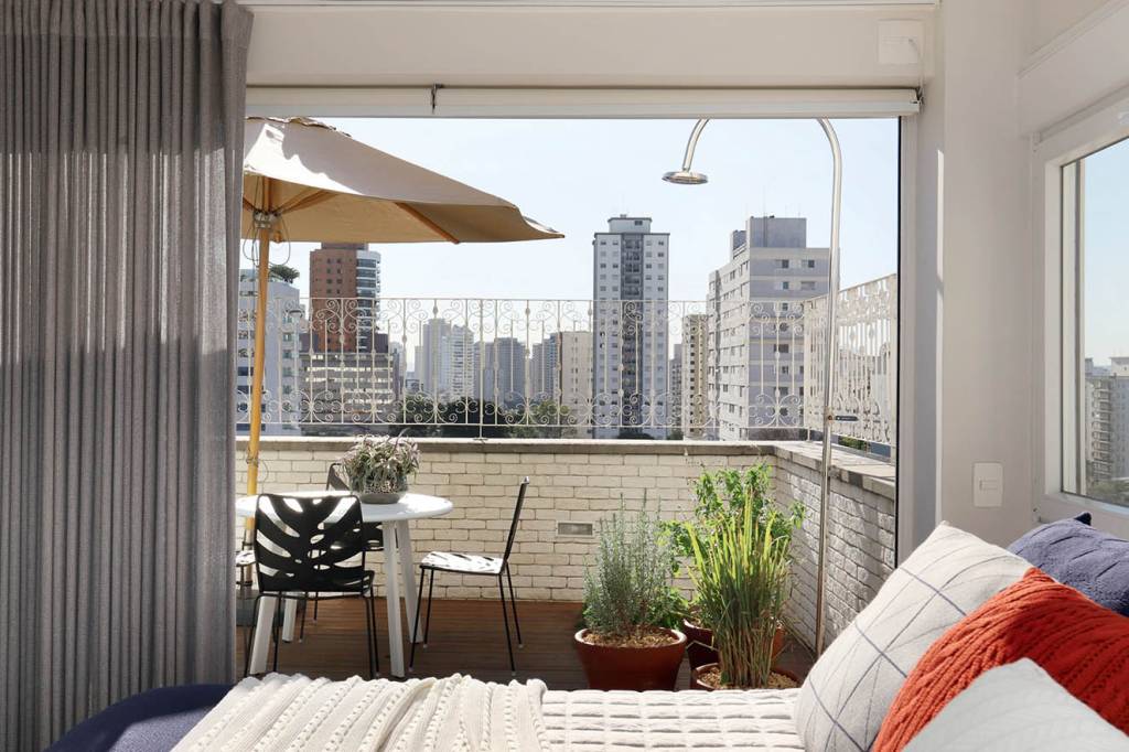Inspire-se na decoração destas varandas de pequenos e grandes apartamentos