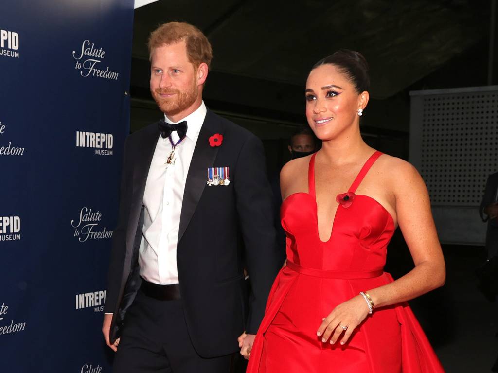 Meghan Markle usa vestido de tirar o fôlego em Nova York